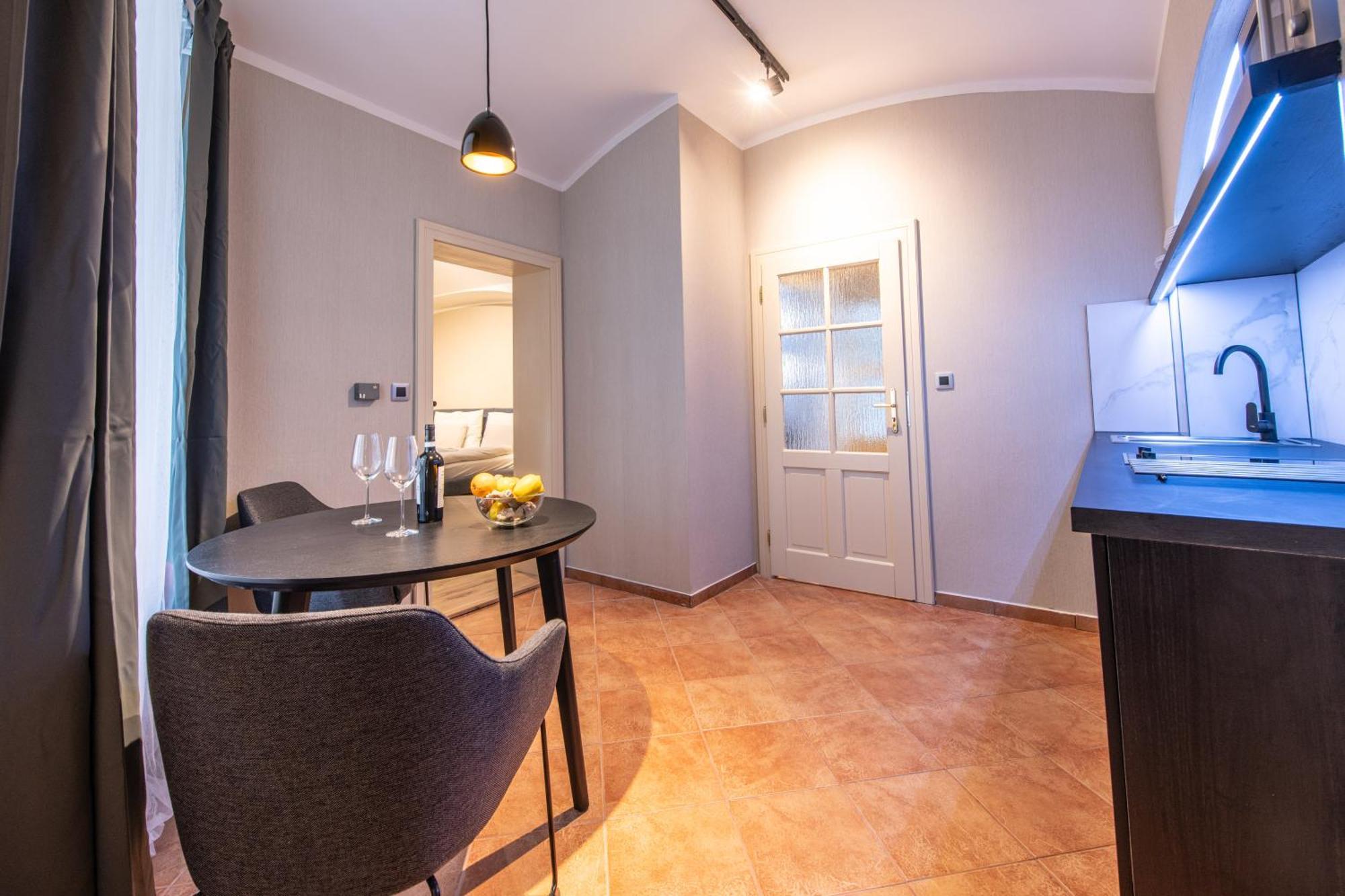 Prague Locals Monastery Apartments 外观 照片